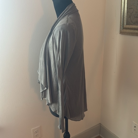 Elie‎ Tahari Sz XS gray Silk Cascade front lightweight cardigan long sleeves - Picture 2 of 8